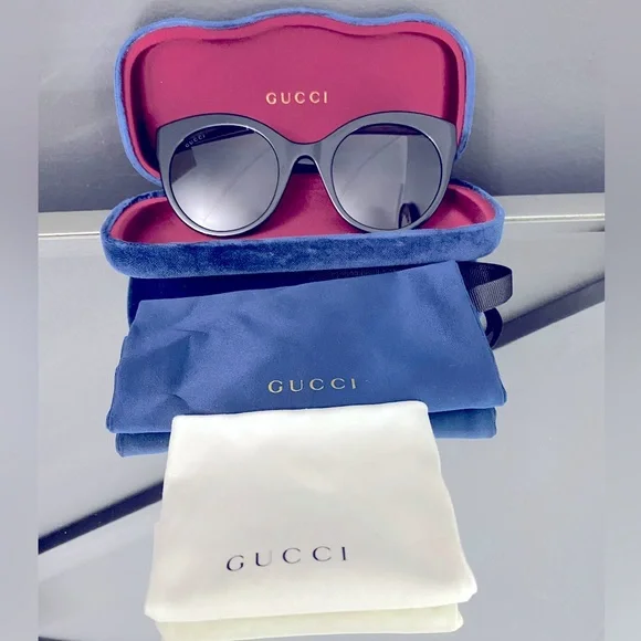 Gucci Sunglasses worn only a few times, like new! Gucci | Accessories | Gucci Sunglasses Worn Only One Time  main image 4